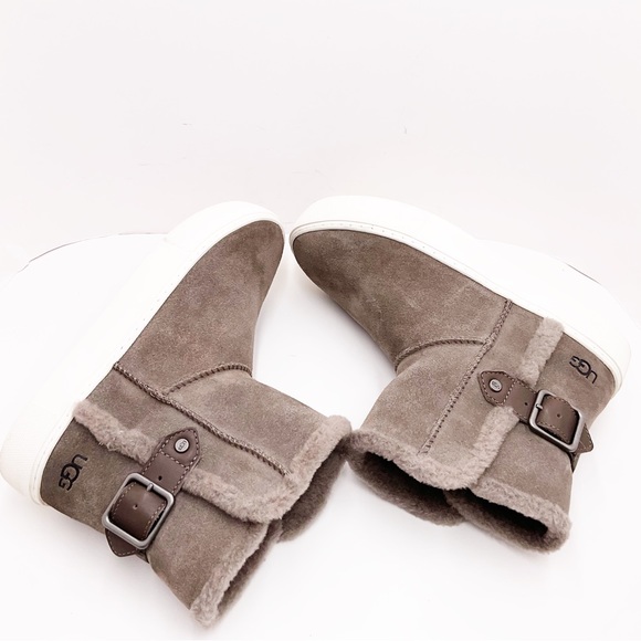 {UGG}AIKA Suede Booties - Picture 11 of 16
